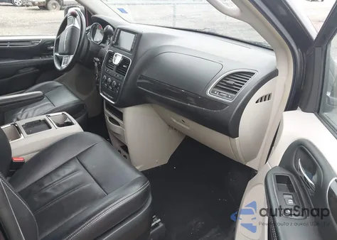 2015 Chrysler Town & Country Lx z USA, uszkodzony, nr VIN 2C4RC1AG5FR676264